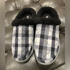 Vera Bradley Black and White Plaid Mule Slippers With Gray Exterior Soles Size 7